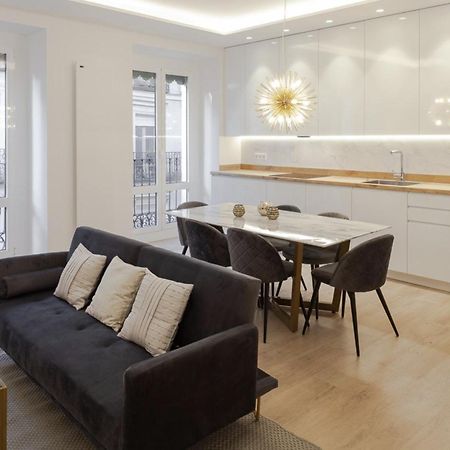 Appartamento Elegant Retreat In City Center Roma Esterno foto